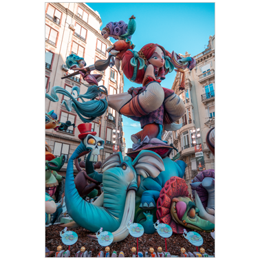 Monumento fallero en una calle de Valencia | Cattaneo Photo